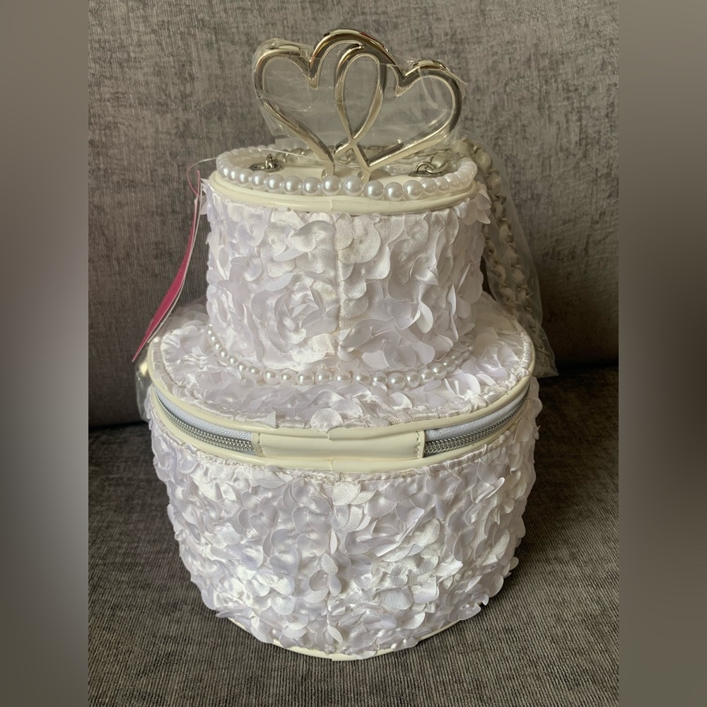 Betsey Johnson Kitsch FROST YOURSELF wedding cake Crossbody bag NWT - Picture 3 of 14